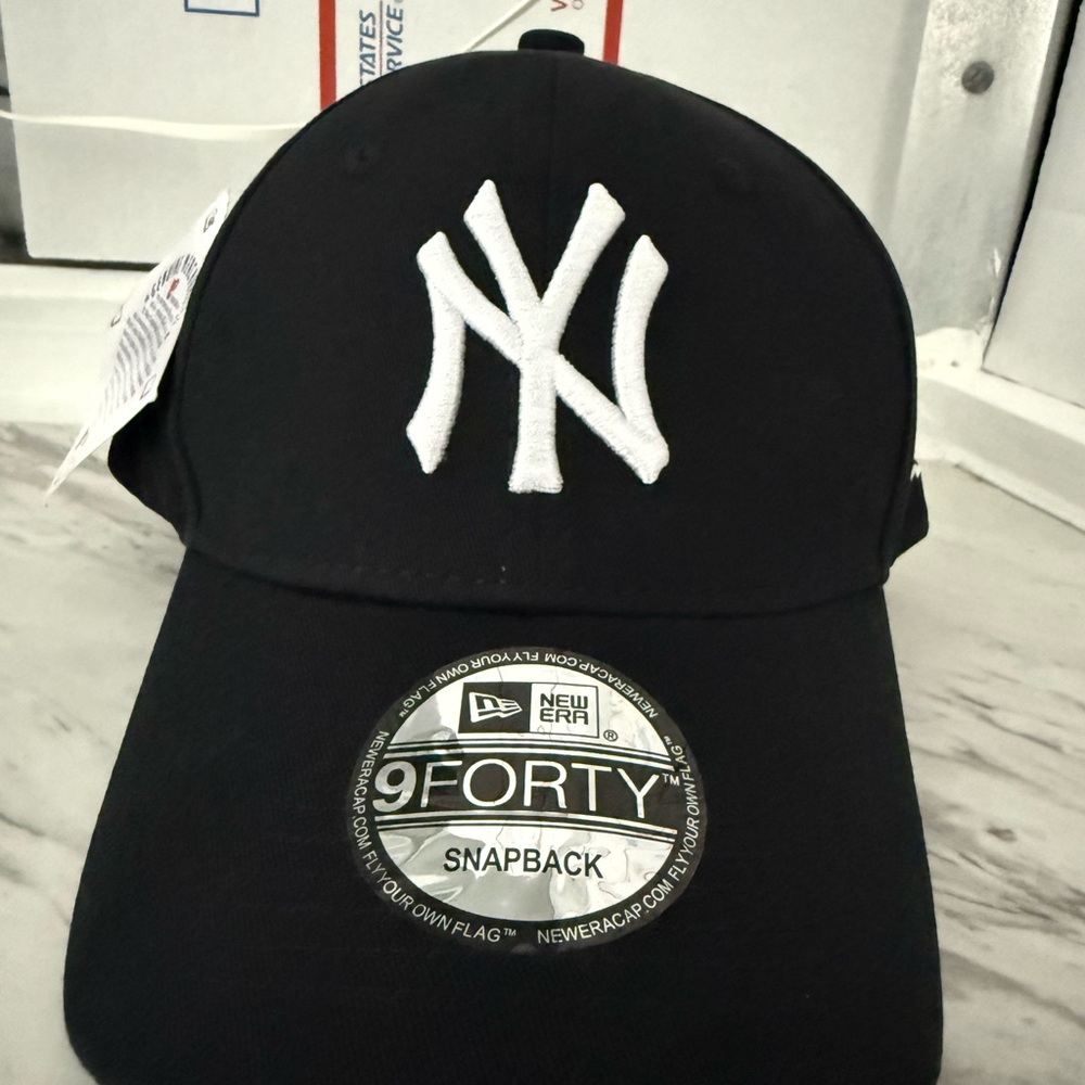 New Era Black 9FORTY Snapback Cap
